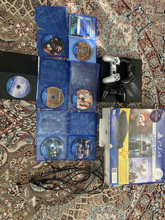 Playstation 4 slim, 500 Гб. В хорошем состоянии, в комплекте 7 игр.