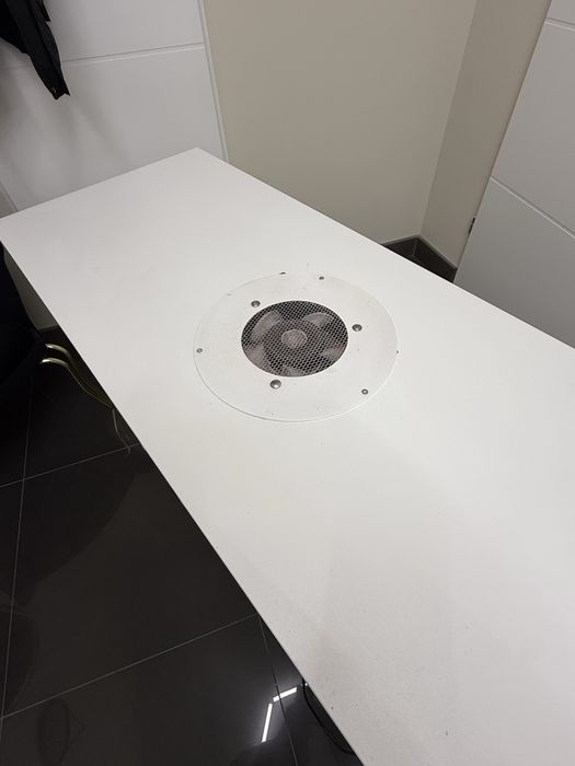 Masa manichiura cu aspirator