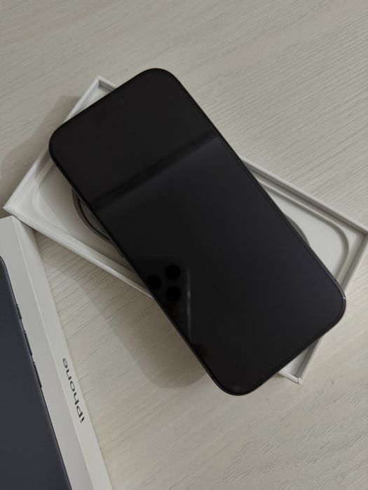 Продам iPhone 17 (256gb)