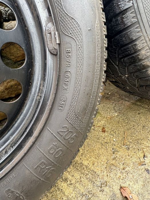 205/60 R16 set anvelope iarna + jante + capace