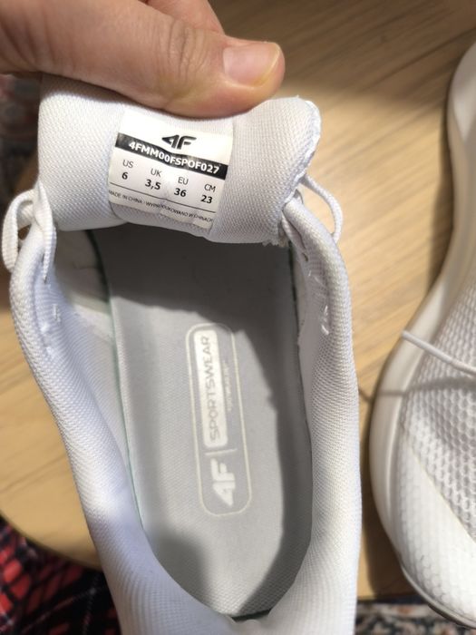 Продам кроссы новые