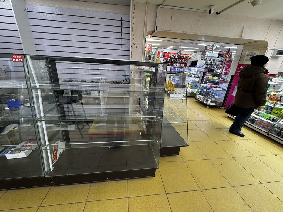 Витрина,каждая из них 15.000