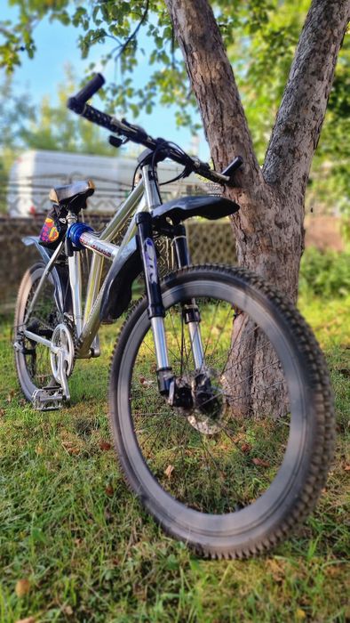 Bicicletă First Bike Aluminiu – Frâne pe disc, Shimano Altus, Furcă Inversată