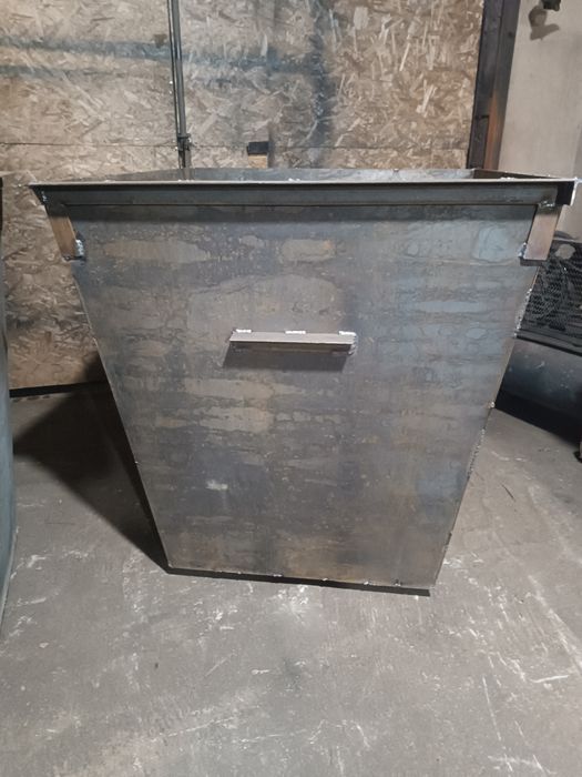 Мусорные баки, контейнера