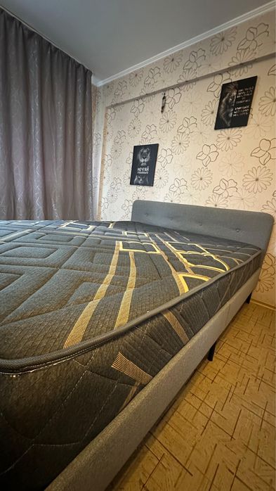 Кровать с матрасом