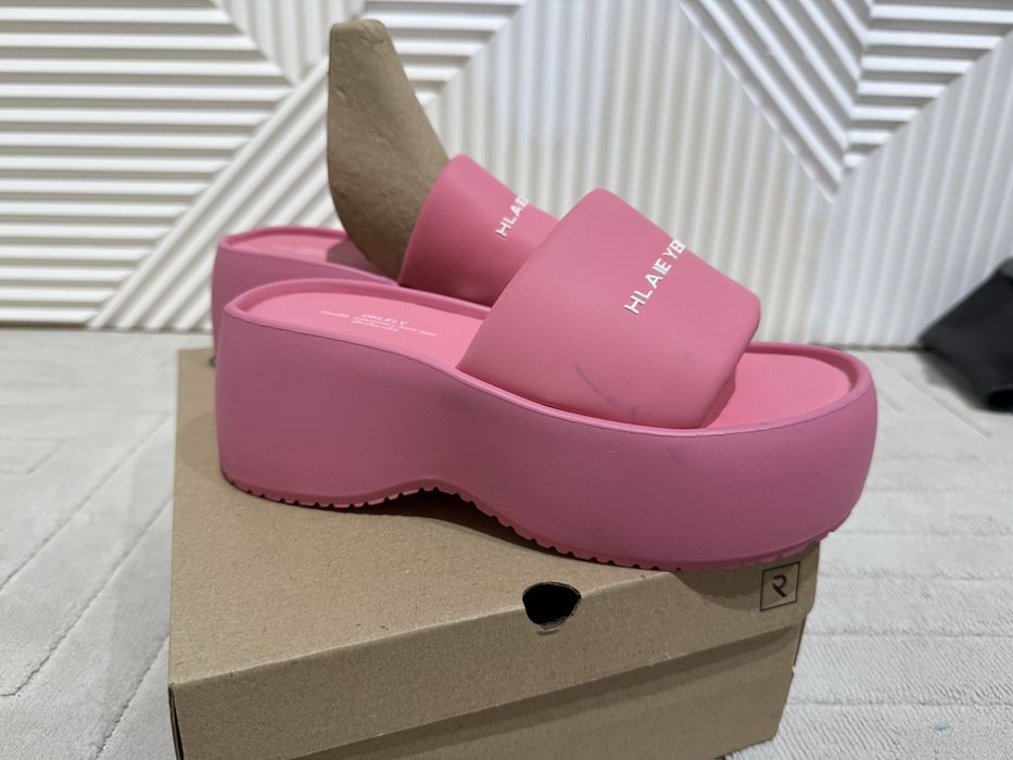 Кроссовки  38-39 размера