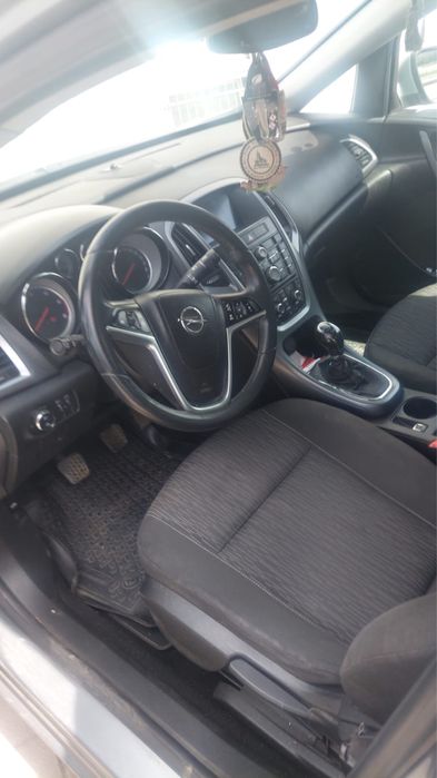 Opel asta j 2014