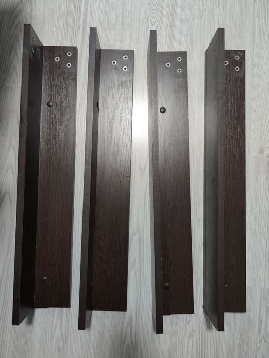 Vând masa IMPECABILĂ cu 4 scaune