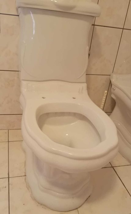 Set sanitari Italia: bideu, wc cu caseta și chiuveta cu picior