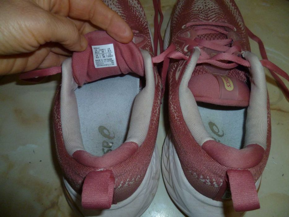 ASICS маратонки №40