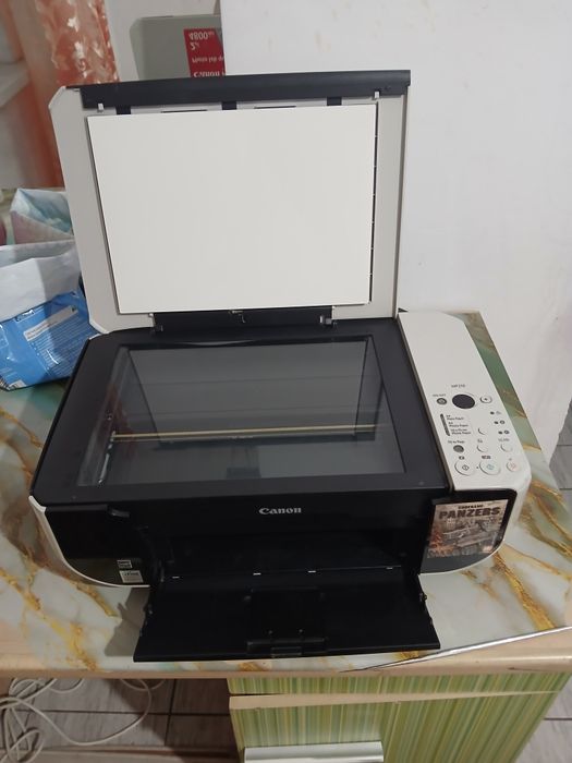 Продам Принтер цветой