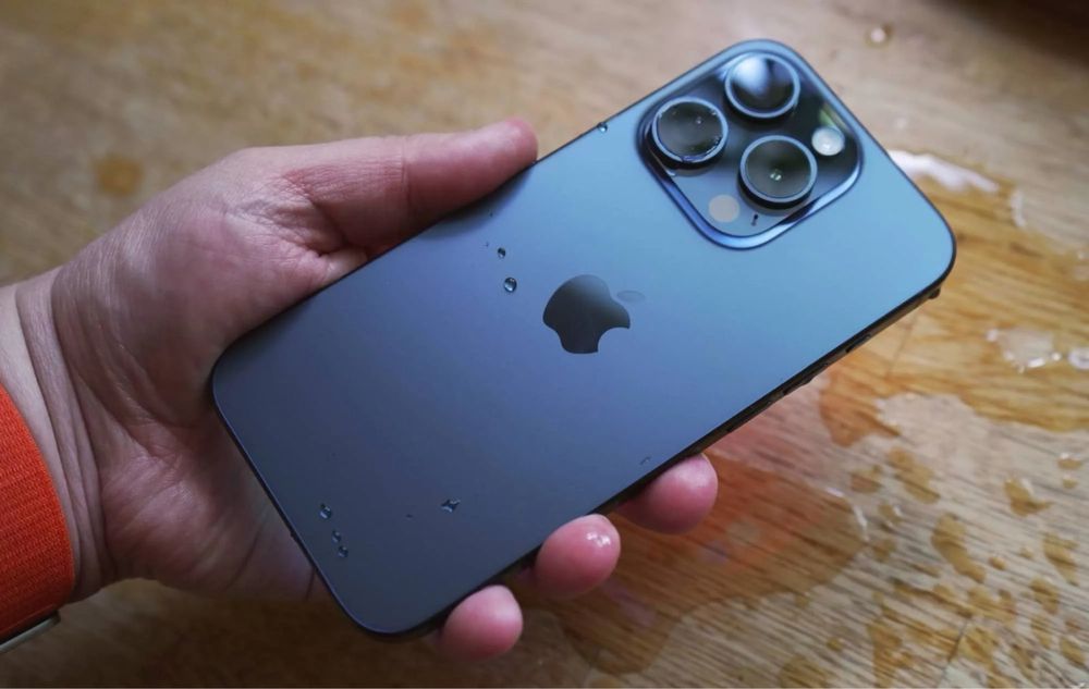 Продам Iphone 15 Pro Space gray  256gb 83% battery