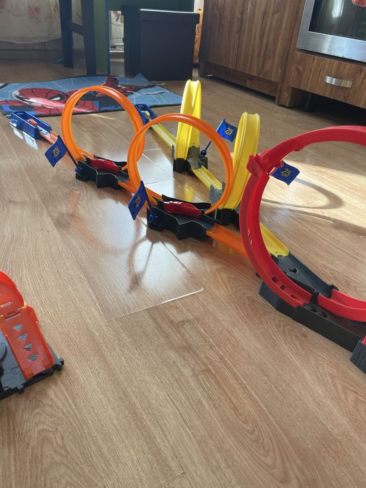 Писти на Hotwheels