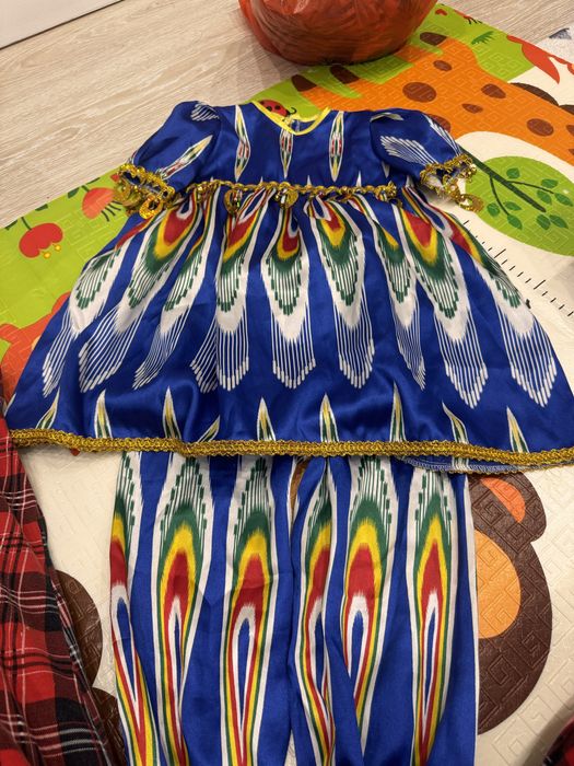 Платья и костюмы для девочек