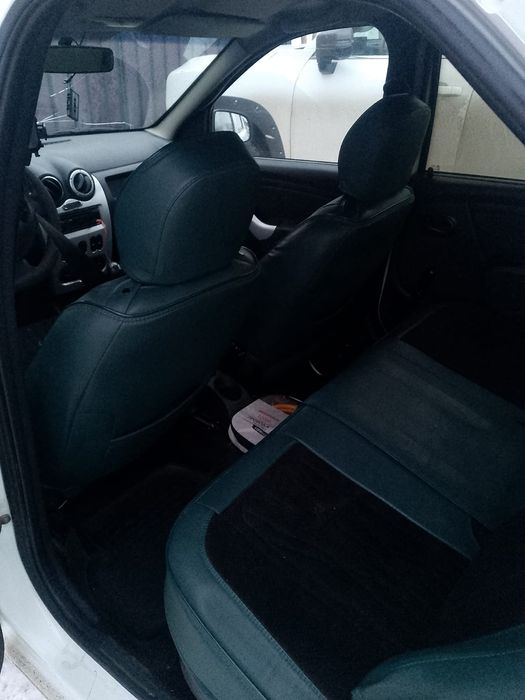 Продам машину рено логан