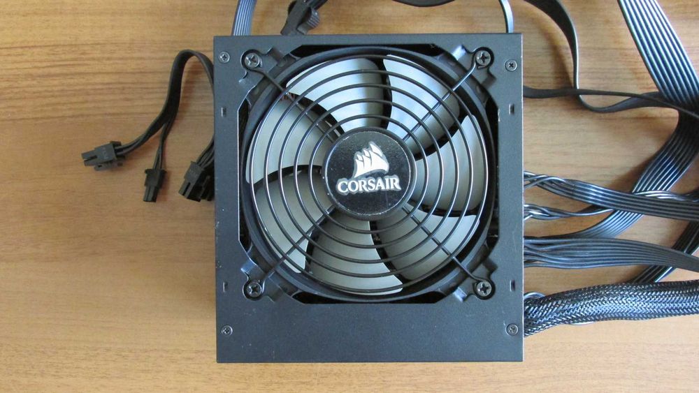 750 вата Corsair модулно захранване за компютър
