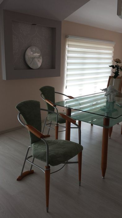 Трапезна маса и столове