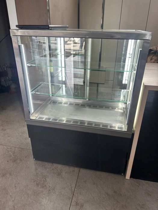 Продам витринный холодильник