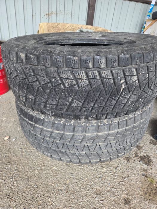 Зимние шины 265/65/17