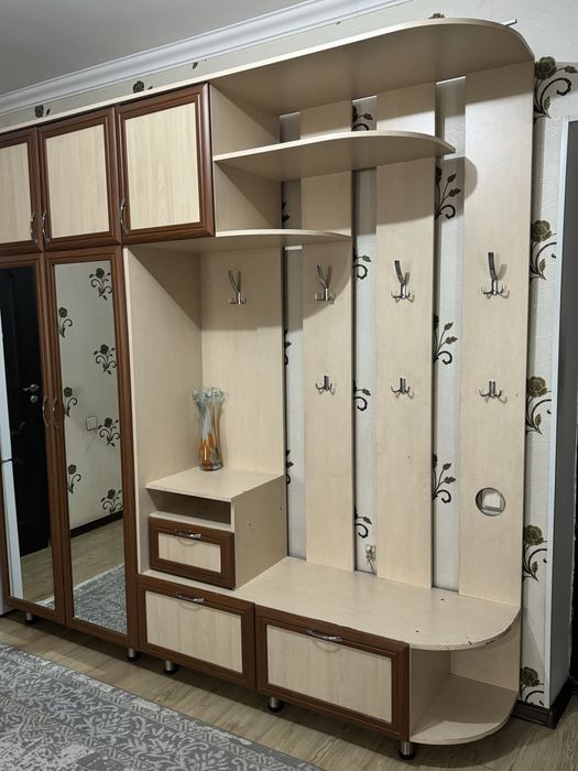 Прихожая с тумбой