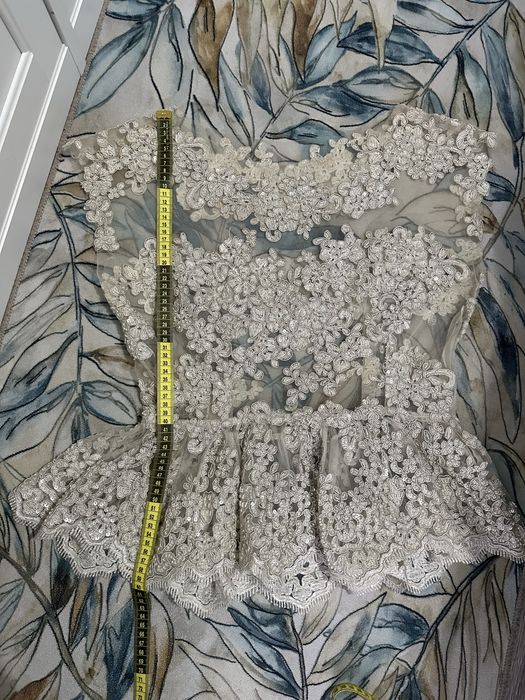 Bluza de ocazie cusuta manual cu margelute aurii