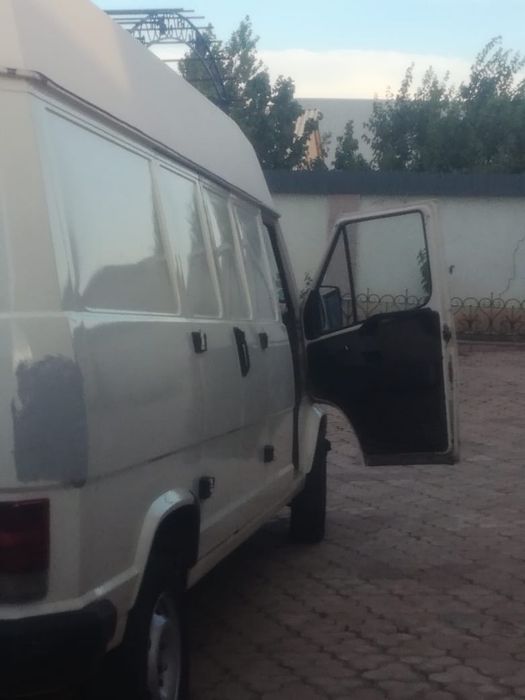 Продается грузовая Peugeot термобудка