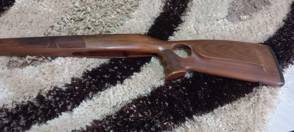 Pat de arma CZ 550 din  lemn de nuc