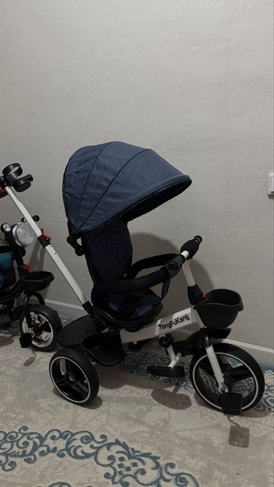 Детский трехколесный велосипед с ручкой