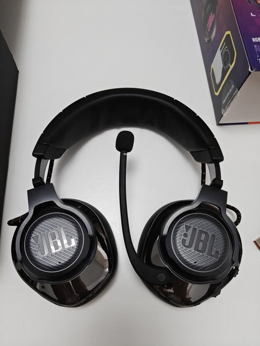 Casti wireless JBL Quantum 810 ca noi