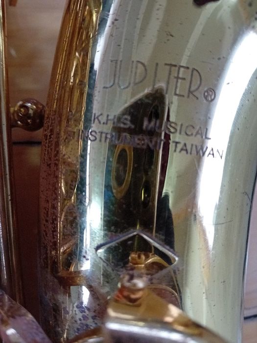 Саксофон готов за свирене