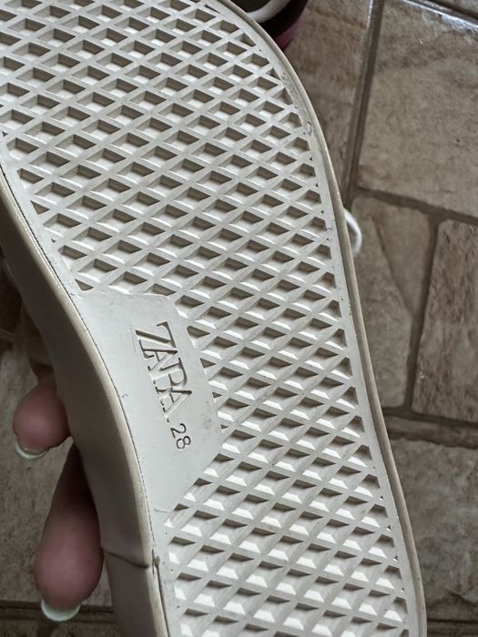 Обувки и дрехи на zara