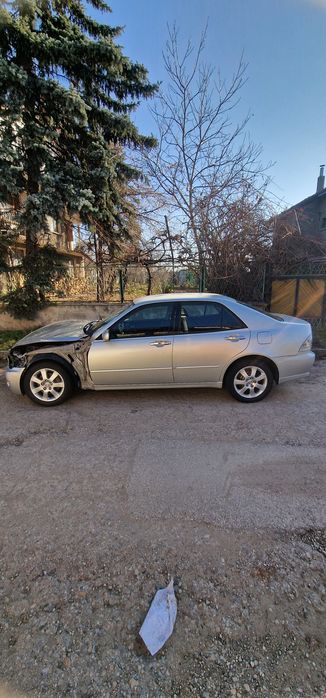 Lexus IS200 на части