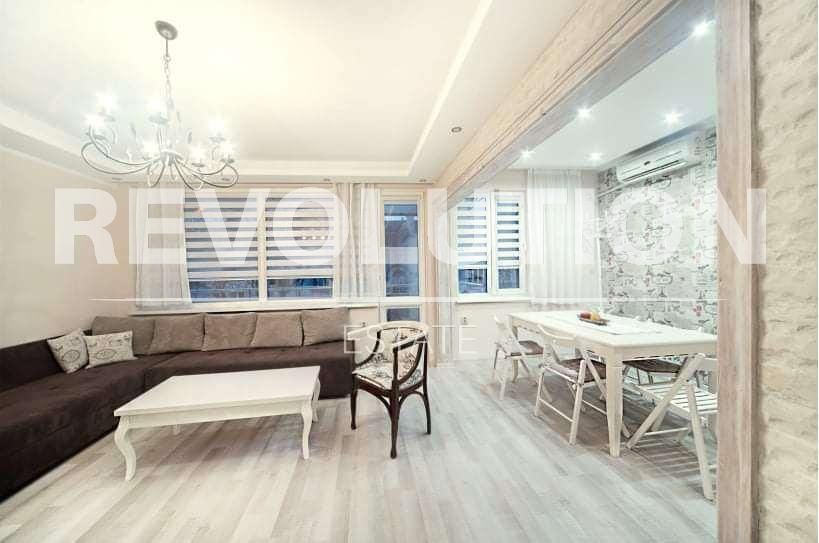 Дава се под наем Тристаен апартамент в Варна, Гръцка махала - 105 кв.м за 800 € - Снимка #2