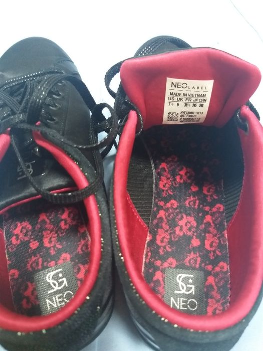Adidas dama nr 38 negri Selena  Gomez