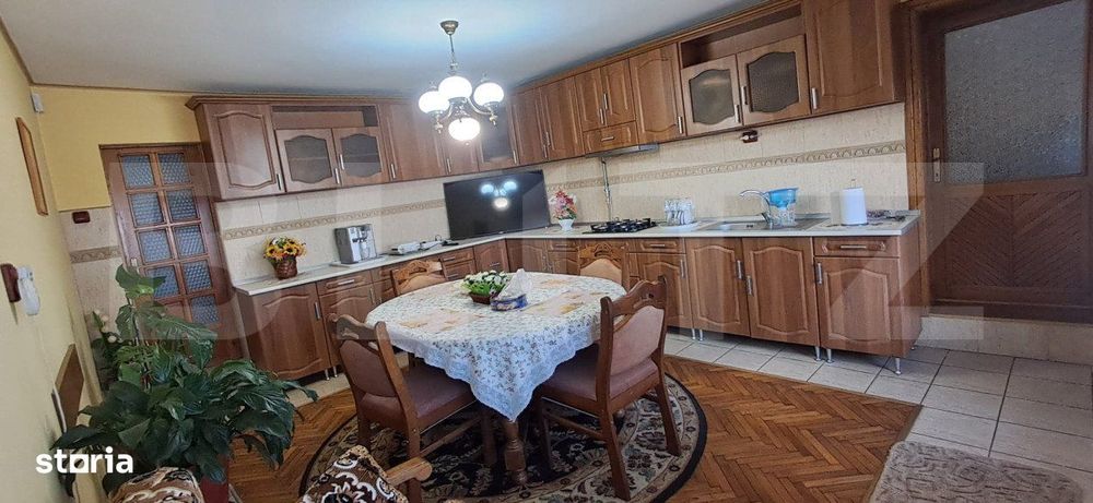 Casa de vanzare, cu 6 camere, 200 mp, zona centrala-Dej