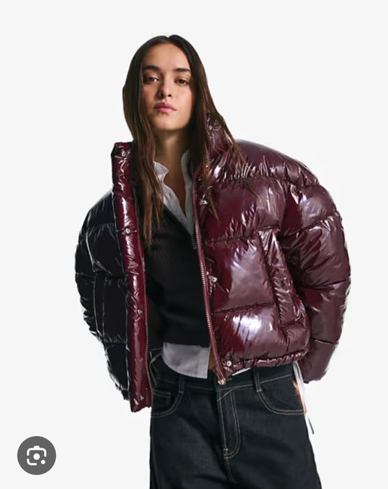 Пухено яке с винилов/лъскав ефект Bershka в бордо