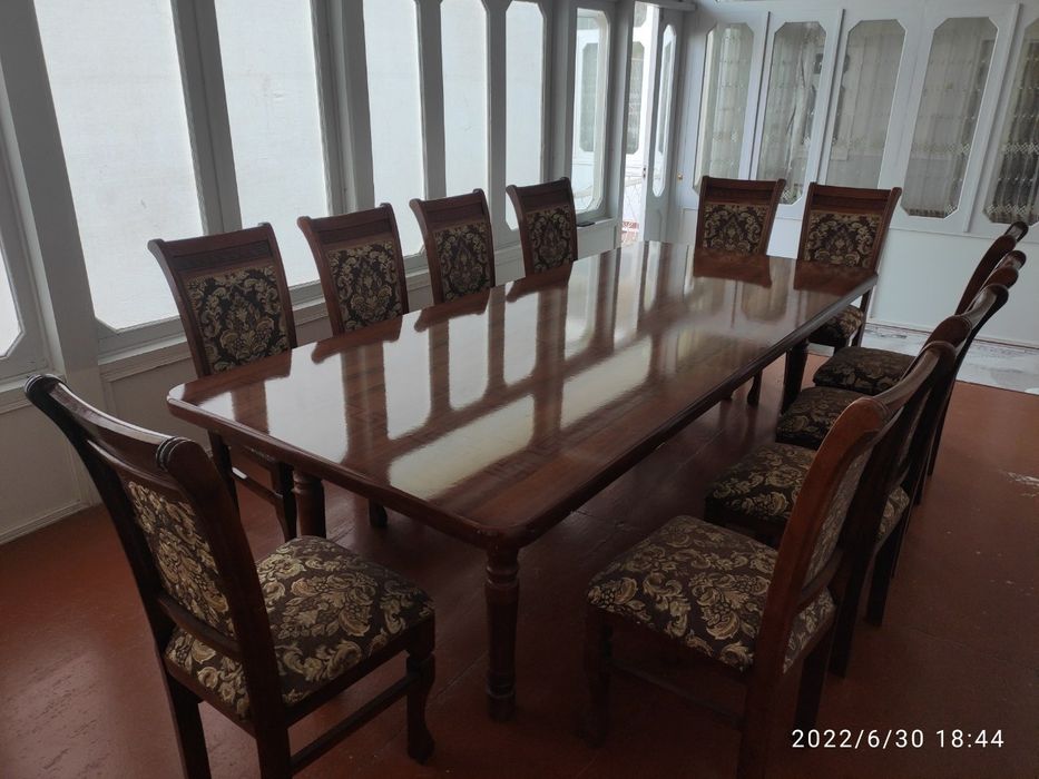 12 kishilik stol stul sotiladi