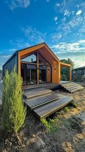 Executam case din structura metalica si panou sandwich