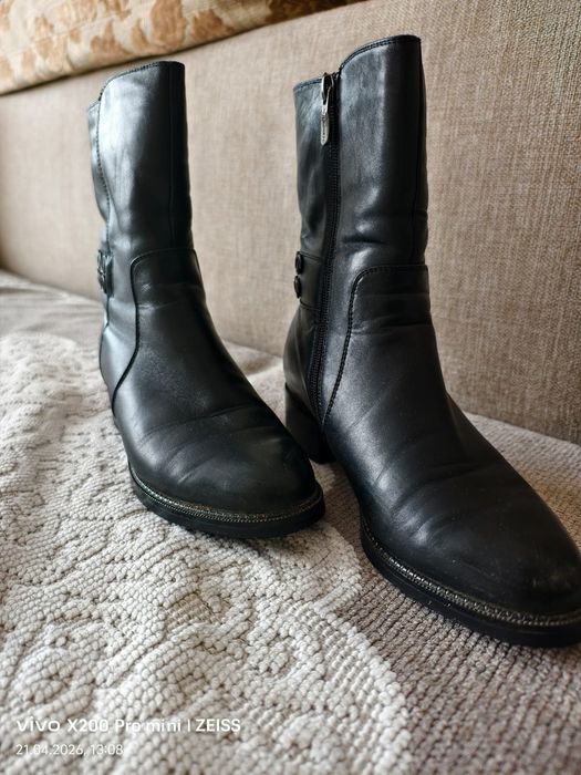 Продам женские сапоги