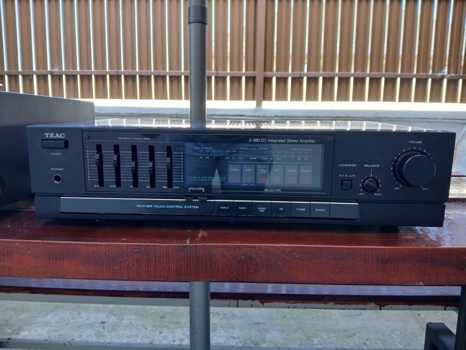 Vand 2 amplificatoare