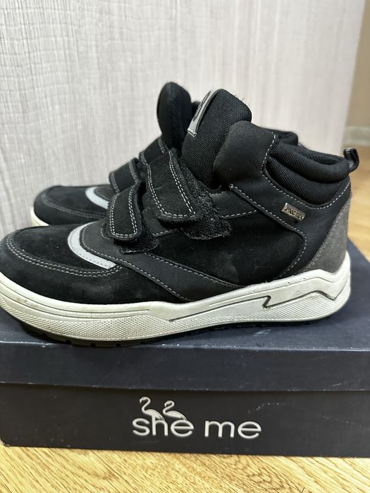 Кроссовки разные