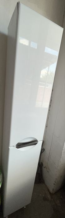 Шкаф пенал для ванной комнаты