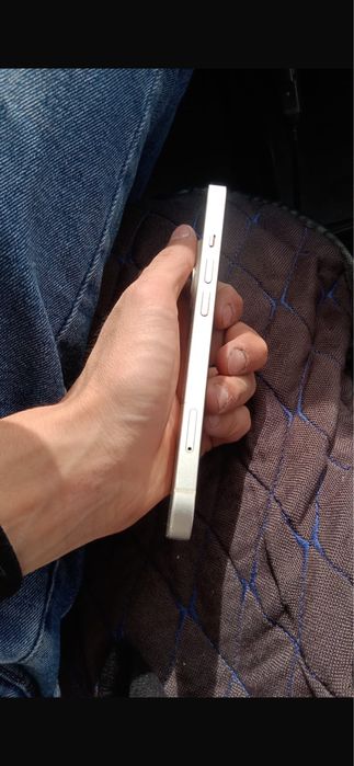 Продам айфон 13