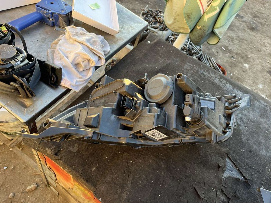 Фар десен Led technology PEUGEOT 208 лед 2021год оригинален перфектен