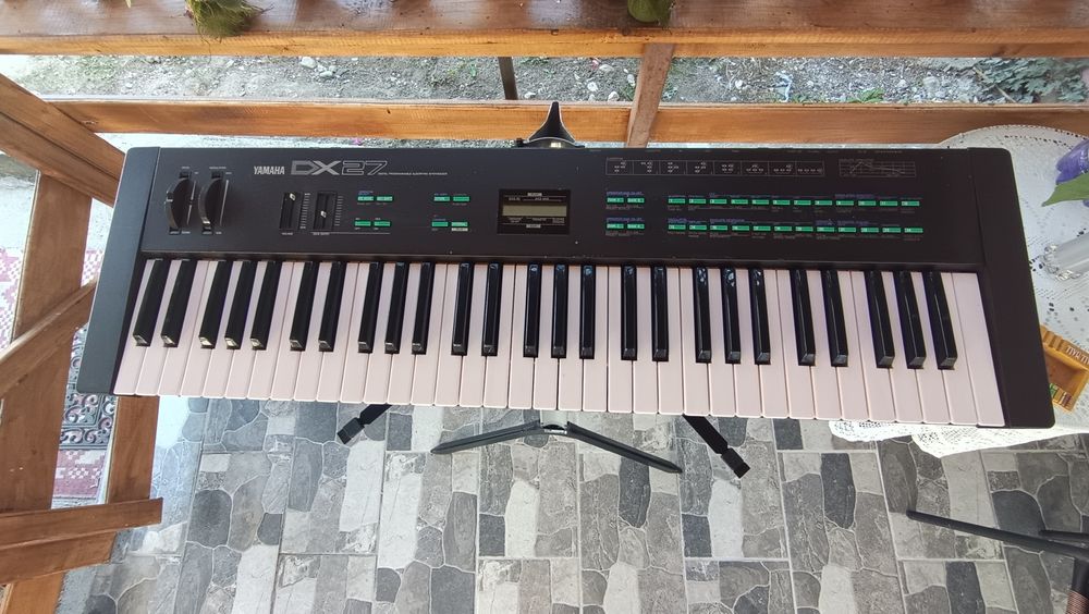 Vând Yamaha DX 27