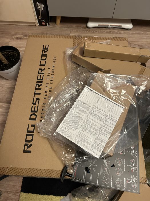 NOU-Scaun gaming ASUS ROG Destrier Core