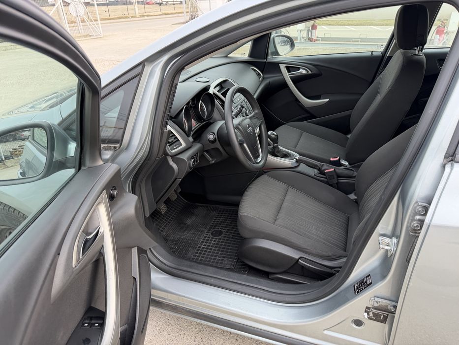 Opel Astra j 1,4 2012