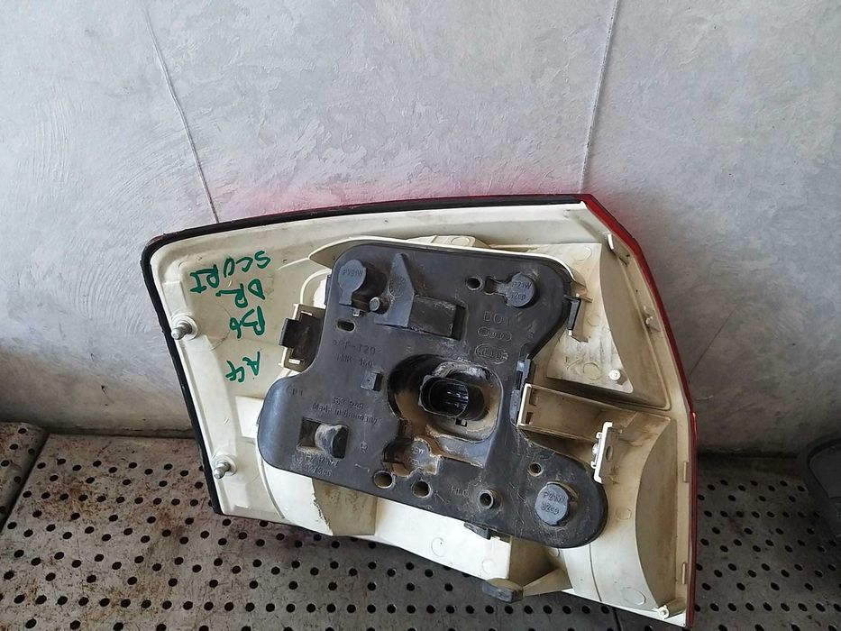 Stop tripla lampa dreapta audi a4 b6 8e scurt 153948