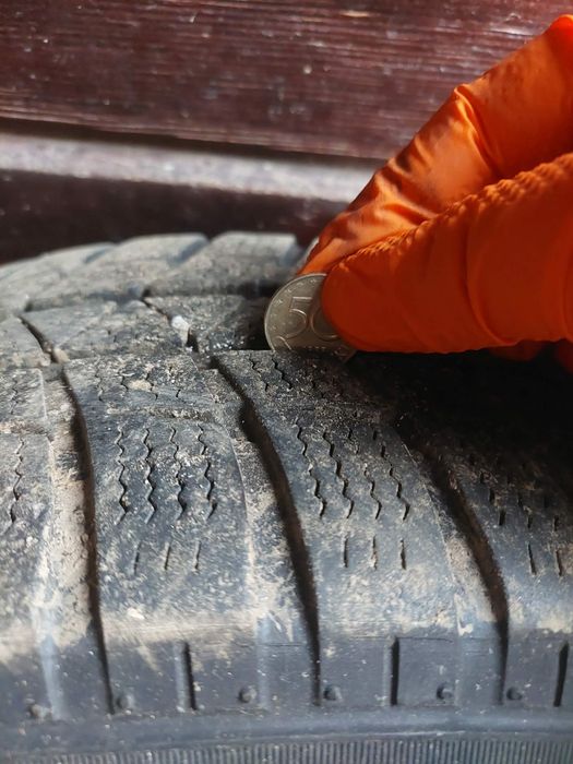 4бр зимни гуми с джанти 175/65 R14 – Renault Clio