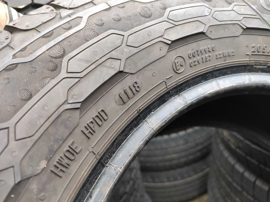 2бр Летни гуми за БУС 205 65 15 С - Uniroyal